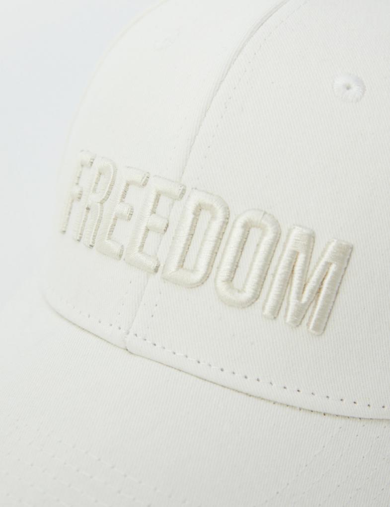 Кепка унисекс с объемной аппликацией Freedom белая — изображение 3
