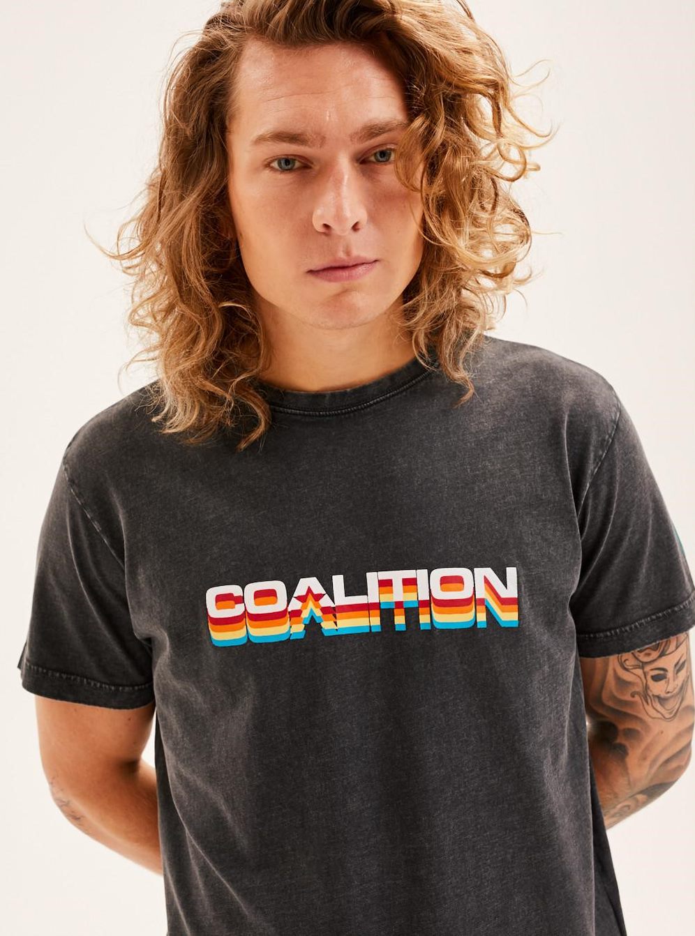 Мужская футболка с эффектом кислотной стирки и принтом Coalition графитовая — изображение 2