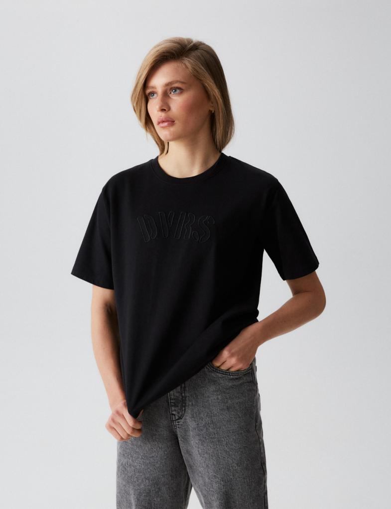 Жіноча футболка вільного крою з аплікацією чорна