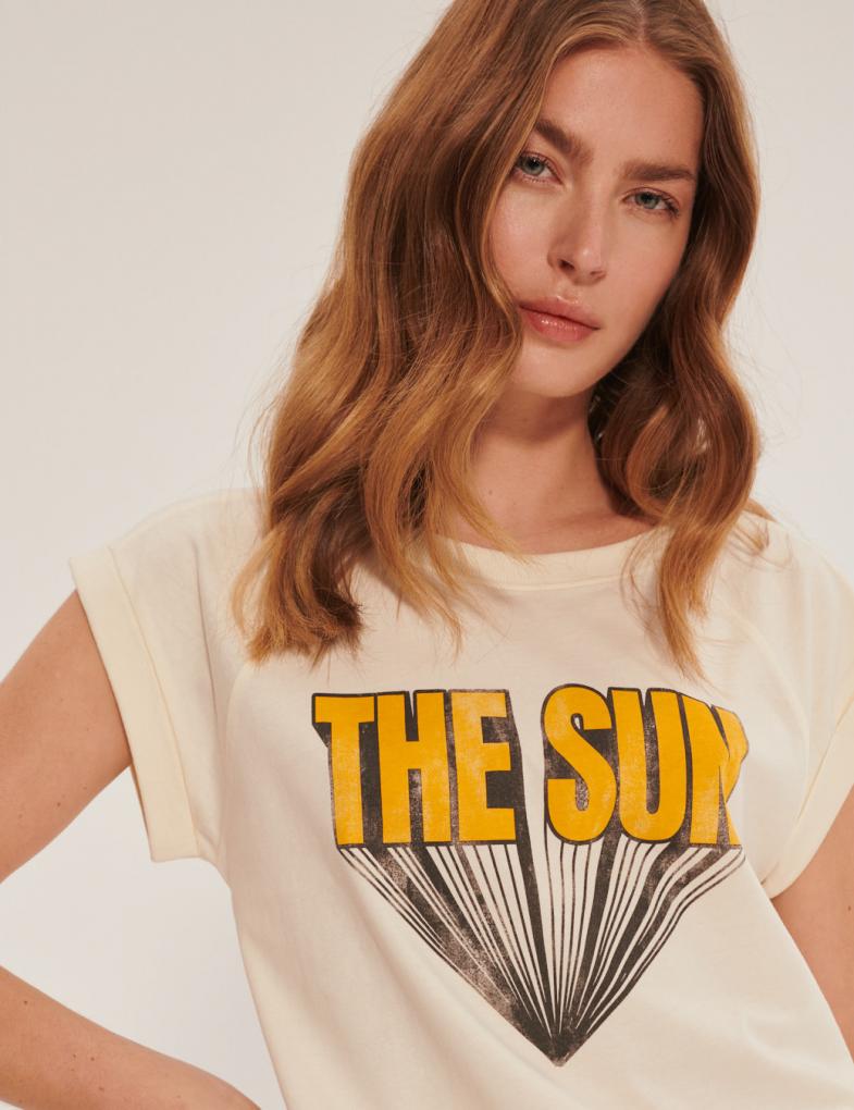 Жіноча футболка з принтом THE SUN та рукавами реглан молочна - Зображення 3