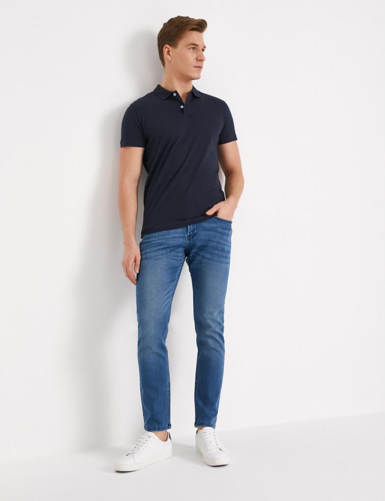 Мужские джинсы slim fit классические приталенного кроя голубые