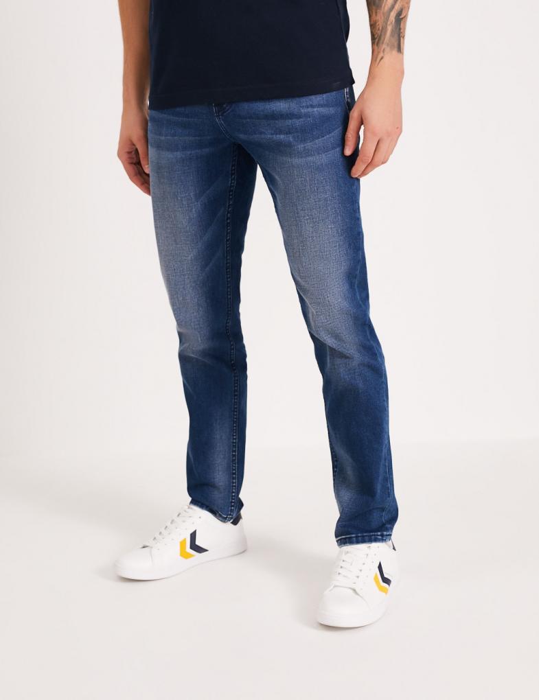 Мужские джинсы slim fit приталенные с потертостями голубые