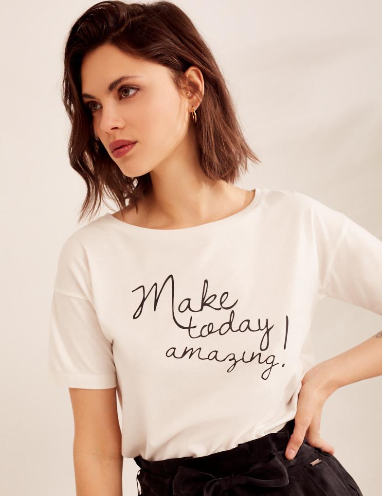 Женская футболка с надписью Make today amazing молочная