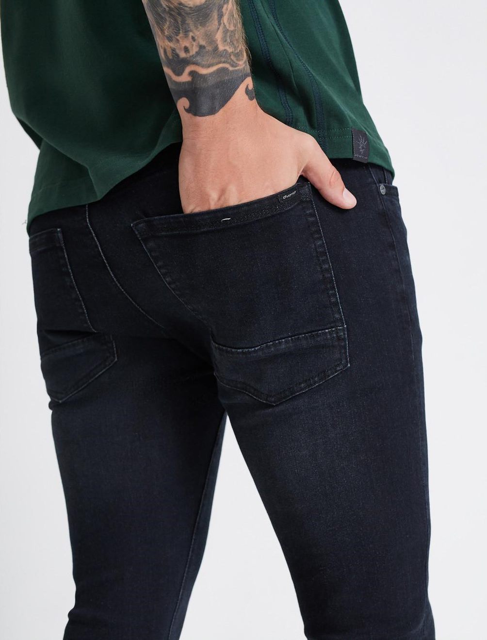 Мужские джинсы slim fit классические приталенные черные — изображение 2