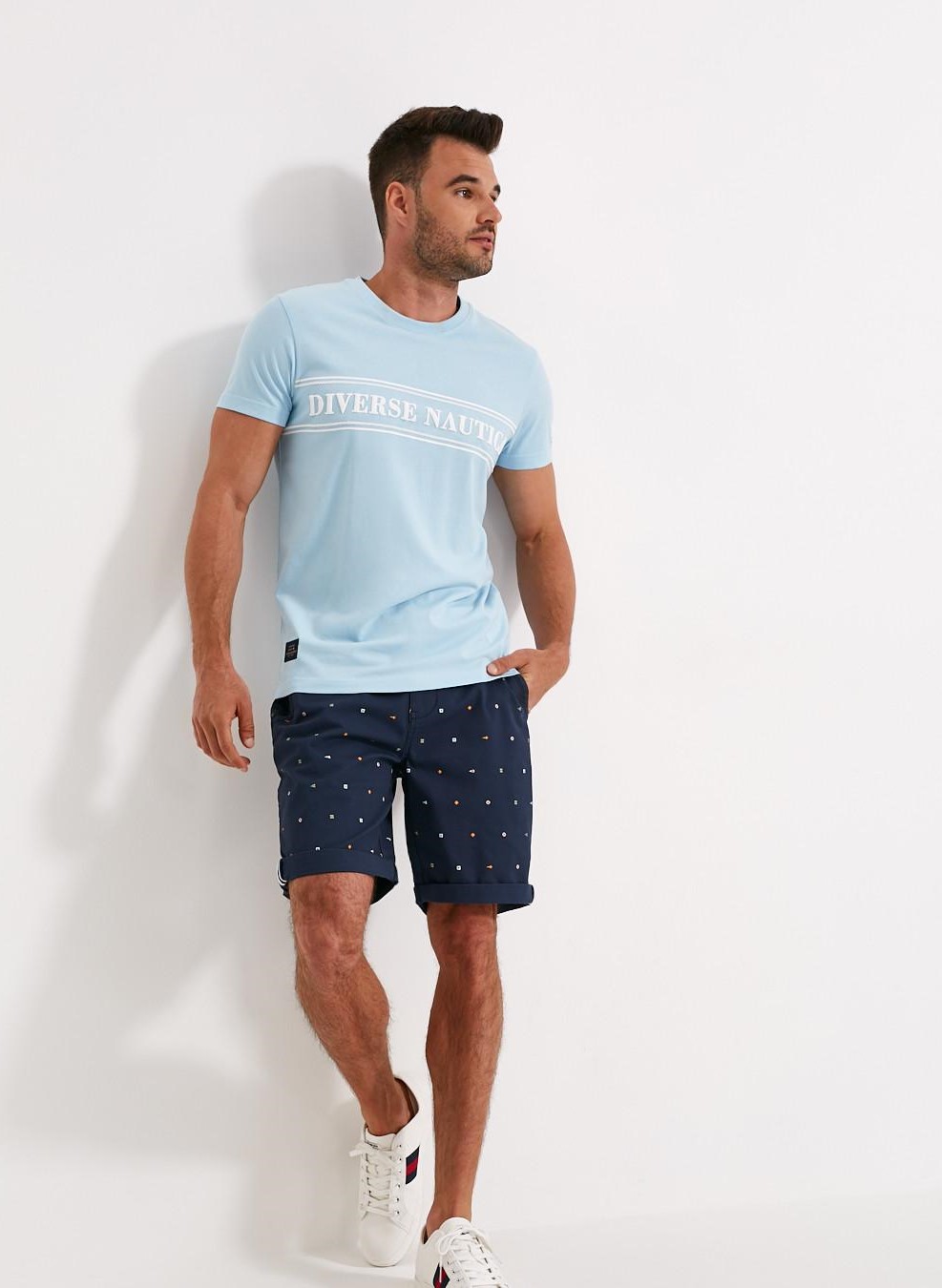 Мужская футболка с объемной надписью Diverse Nautica светло-голубая — изображение 2