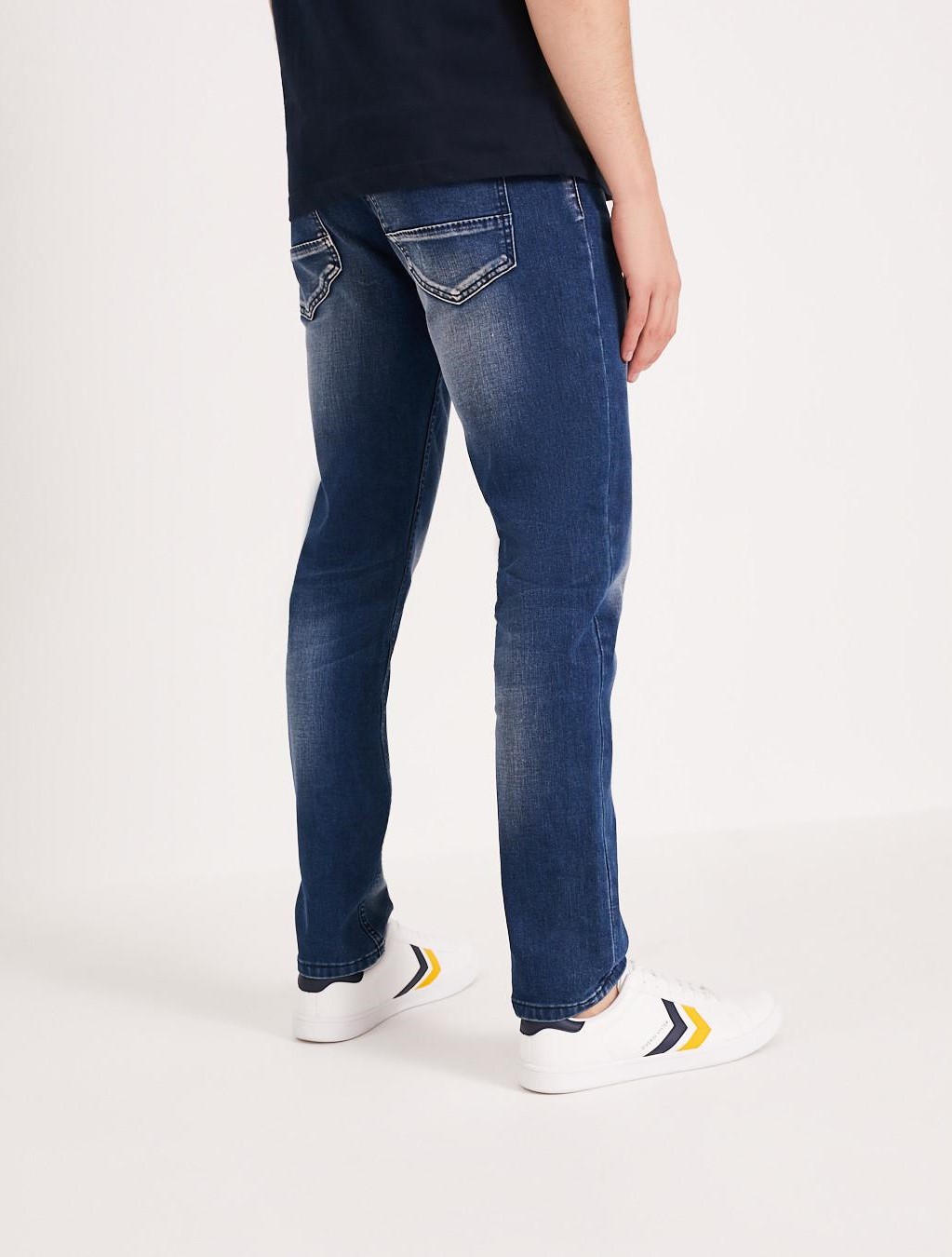 Мужские джинсы slim fit приталенные с потертостями голубые — изображение 2
