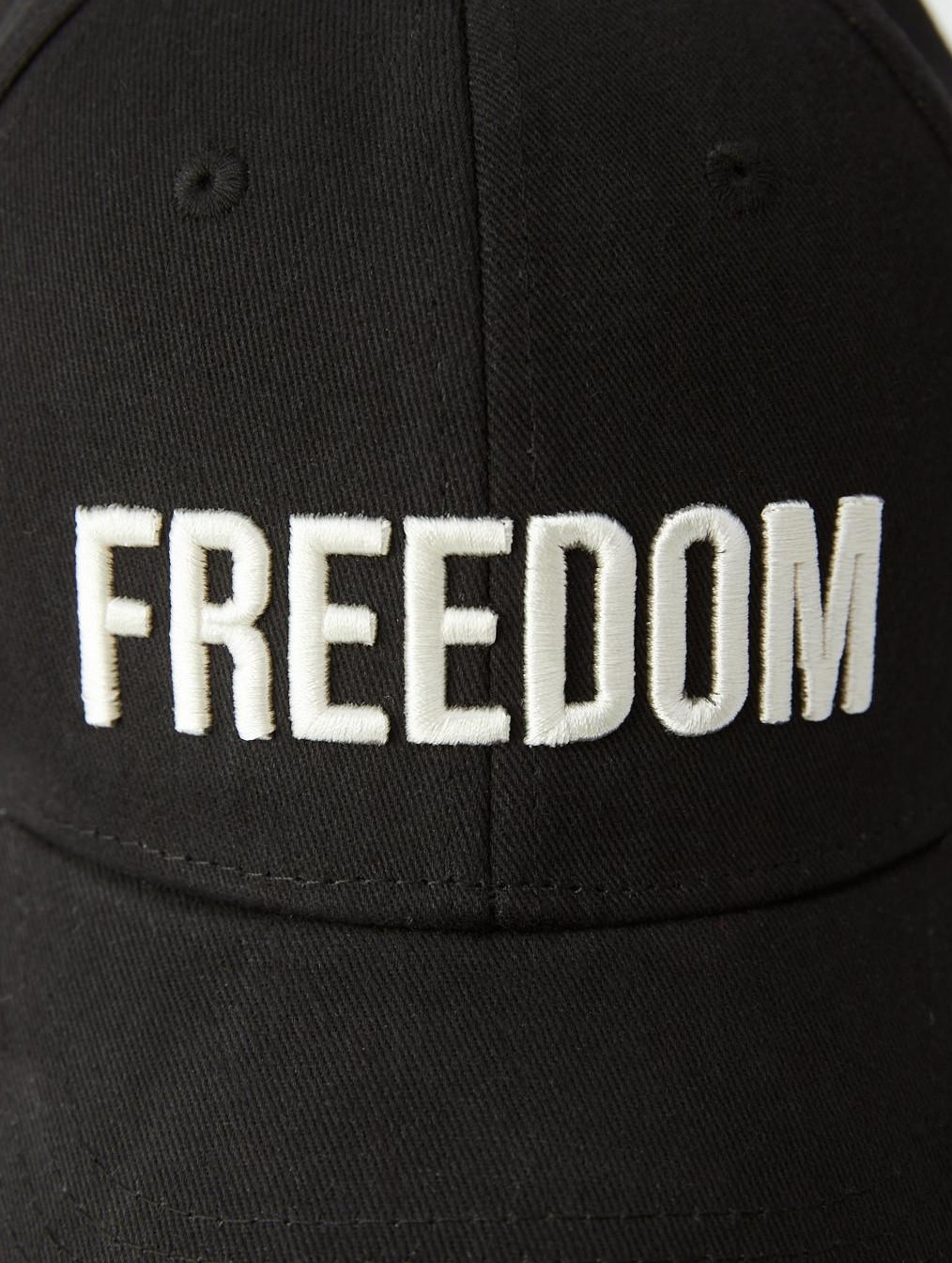 Кепка унисекс с объемной аппликацией Freedom черная — изображение 5