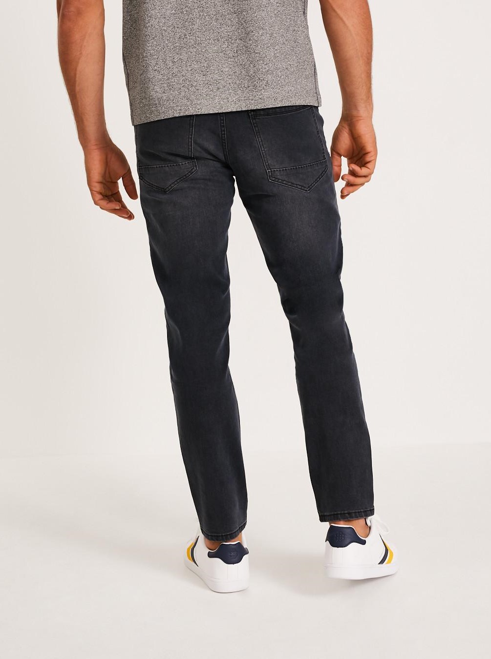 Мужские джинсы классические slim fit с выразительной обработкой графитовые — изображение 3