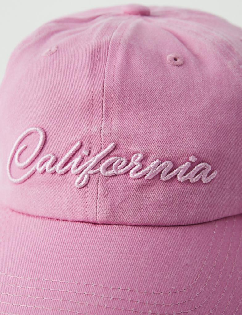 Кепка женская с эффектом стирки и вышивкой California светло-розовая — изображение 3