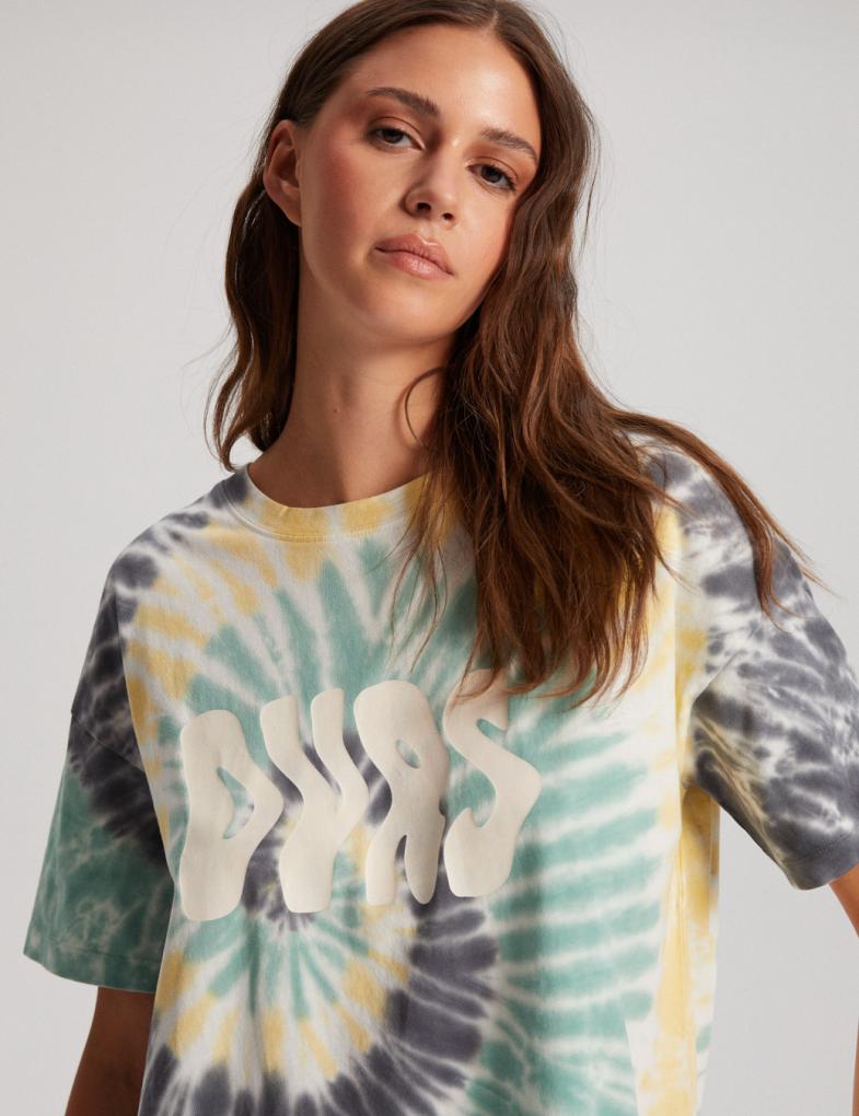 Женская футболка oversize с эффектом тай-дай многоцветная — изображение 3
