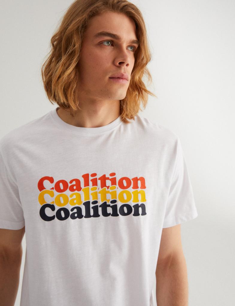 Чоловіча класична футболка з кольоровим принтом Coalition біла - Зображення 3