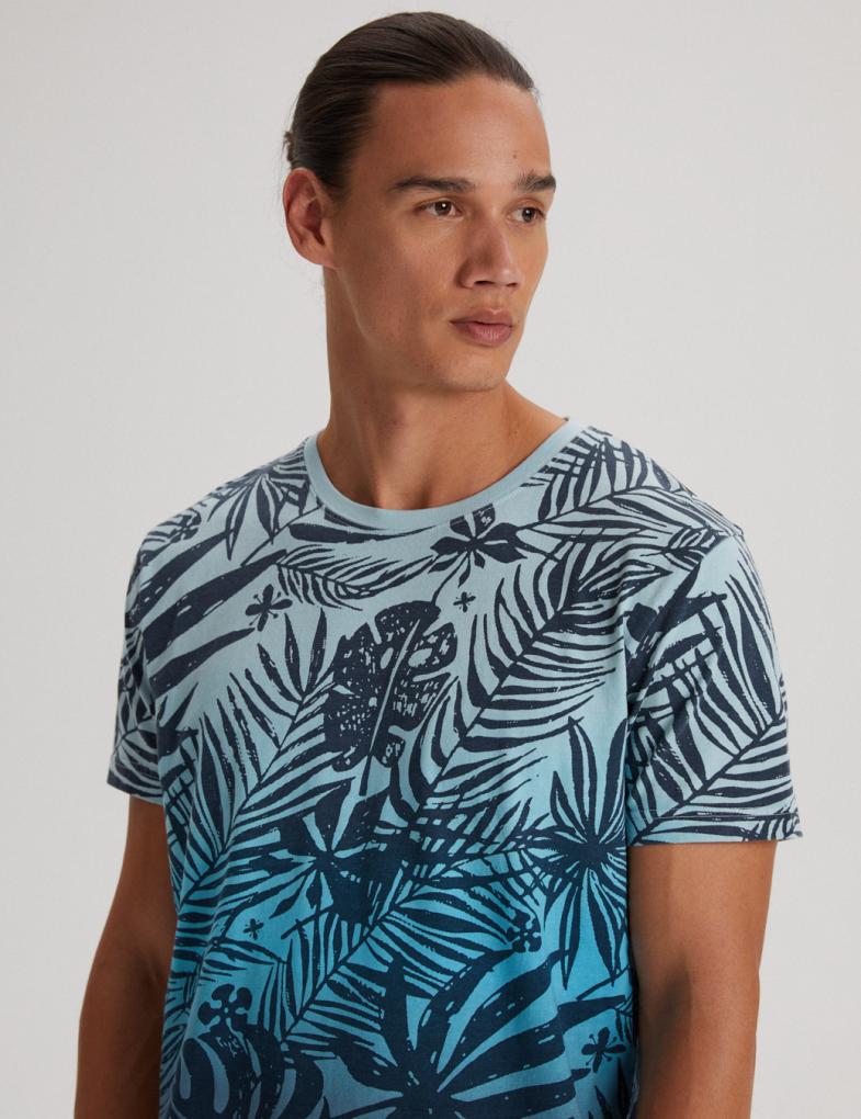 Мужская футболка с узором тропических листьев голубая — изображение 3