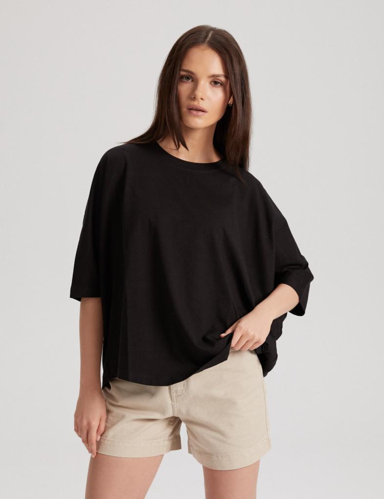 Жіноча футболка oversize з декоративною строчкою чорна