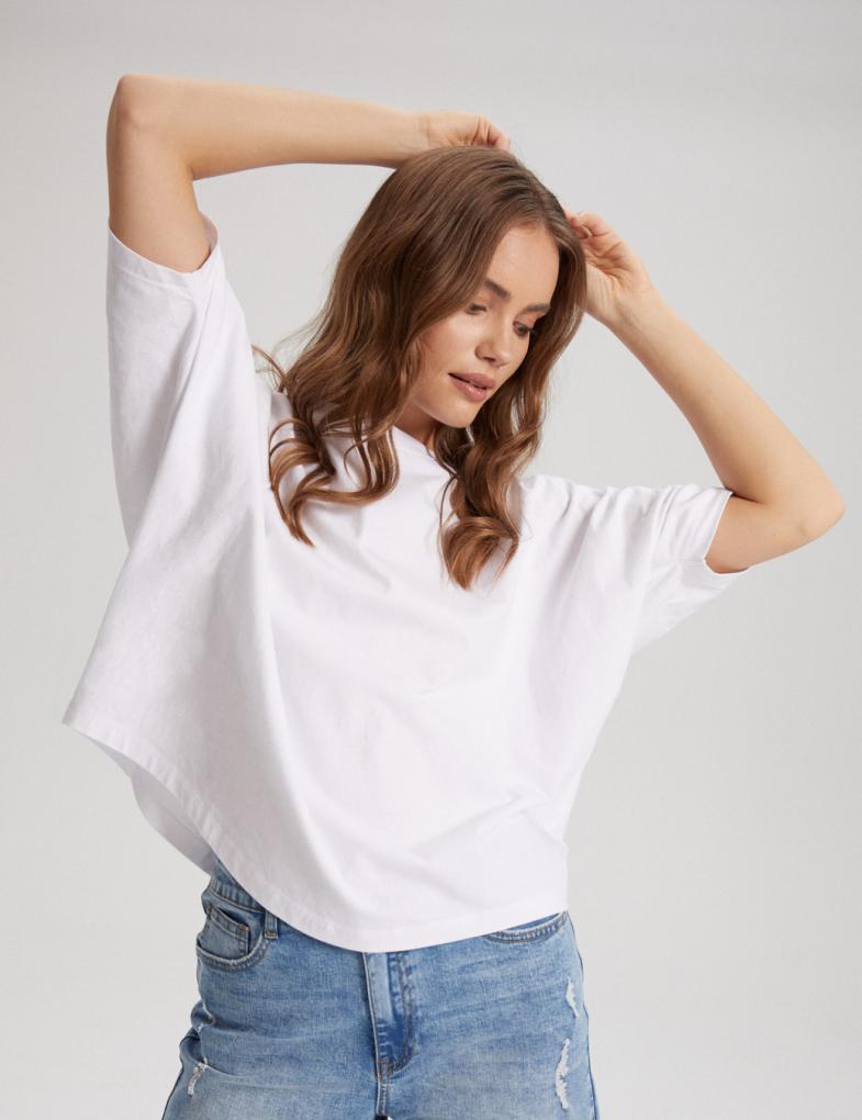 Женская футболка oversize с декоративной строчкой белая