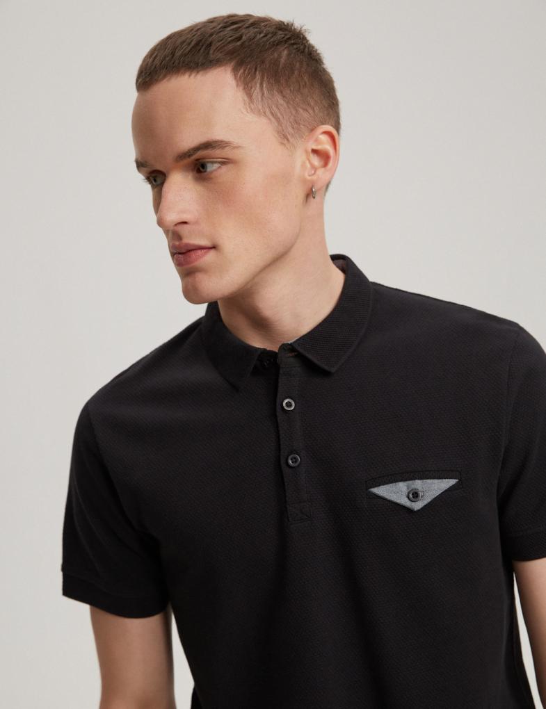 Мужская футболка поло с имитацией кармана черная — изображение 3
