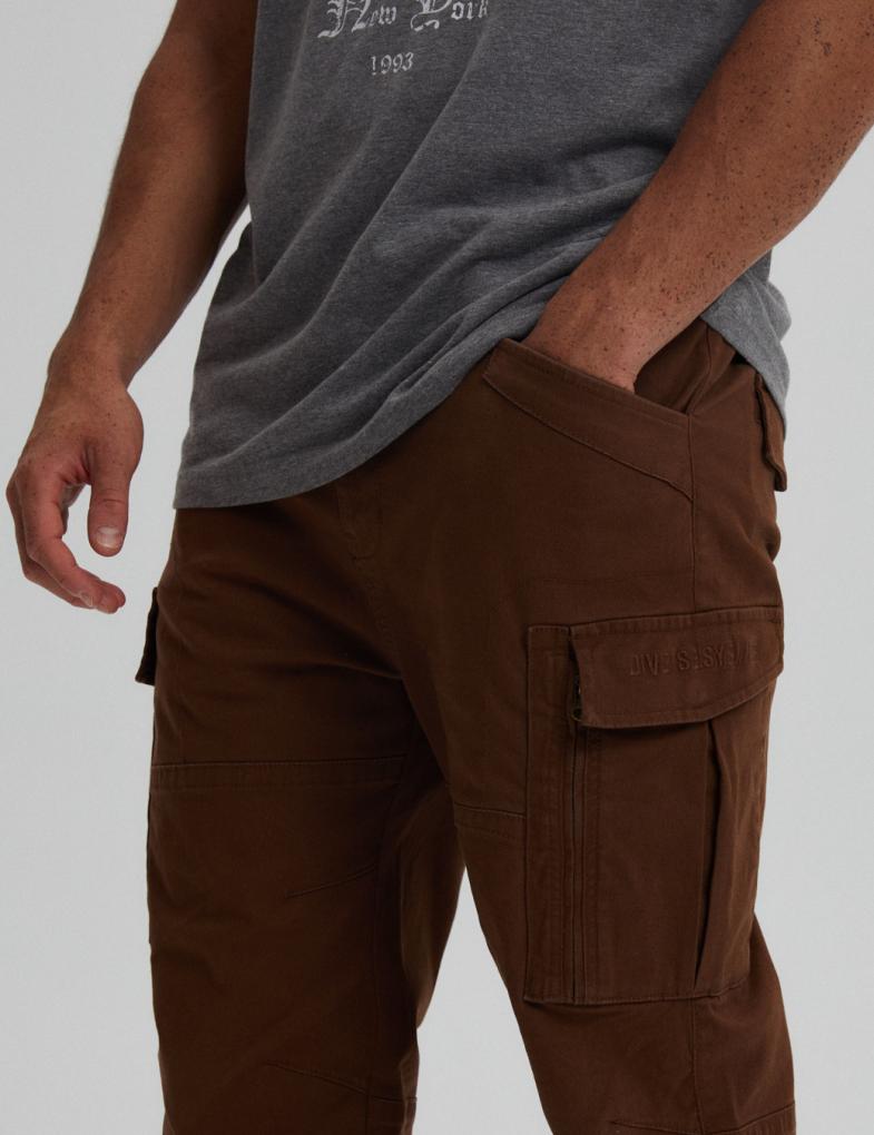 Мужские брюки cargo fit с большими карманами коричневые — изображение 4