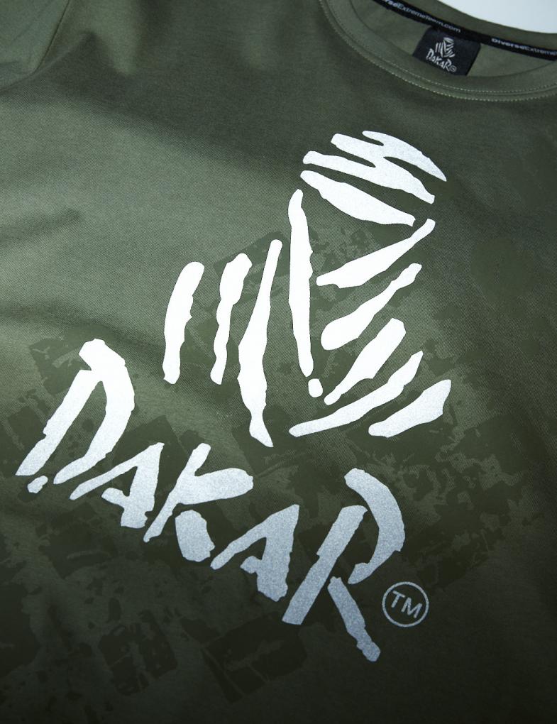 Мужская футболка с принтом след протектора и логотип Dakar хаки — изображение 3