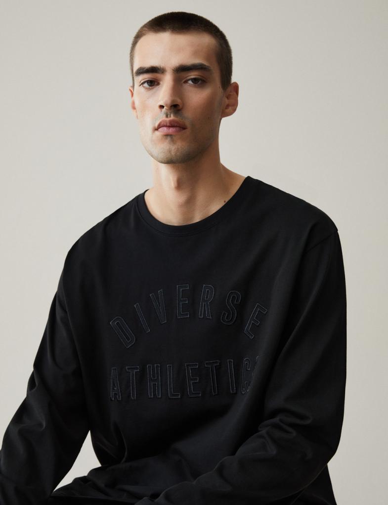 Чоловічий лонгслів oversize з великим нашитим написом Diverse Athletics чорний - Зображення 4