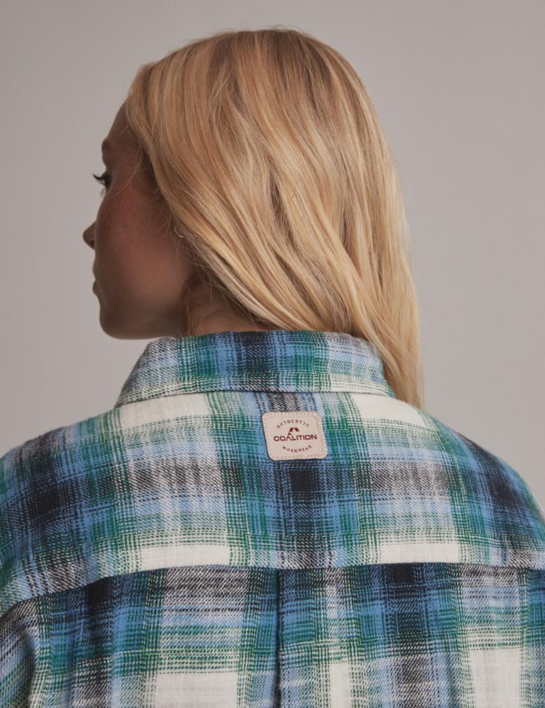 Женская oversize рубашка в клетку многоцветная — изображение 5