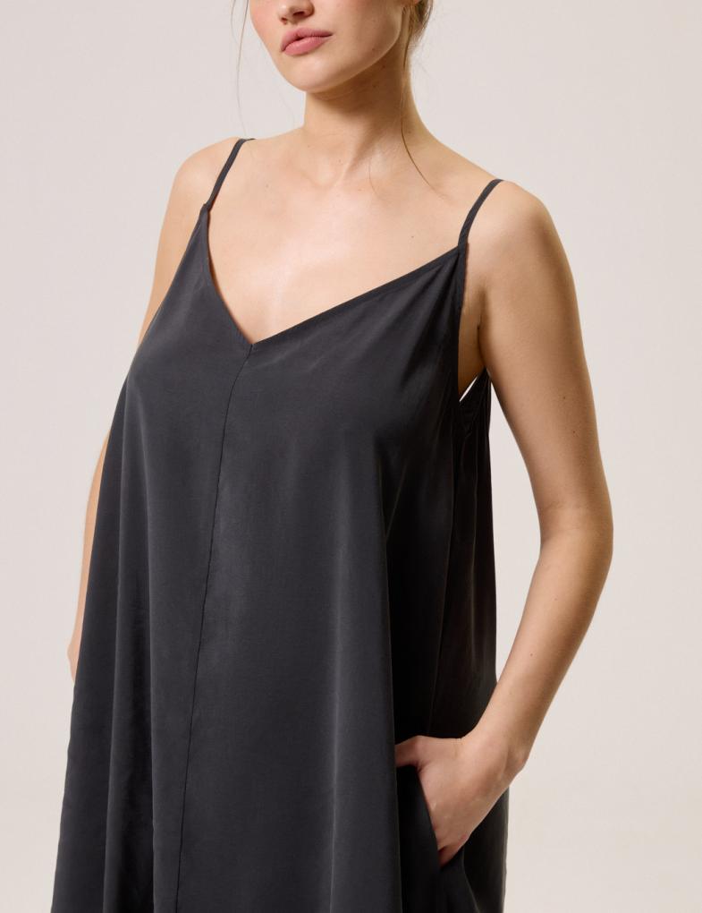 Жіноча довга сукня на бретелях вільного крою антрацитова - Зображення 6
