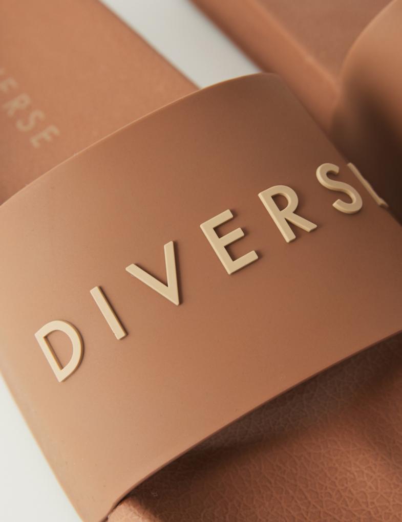 Жіночі шльопанці з написом Diverse на товстій підошві мокко - Зображення 2
