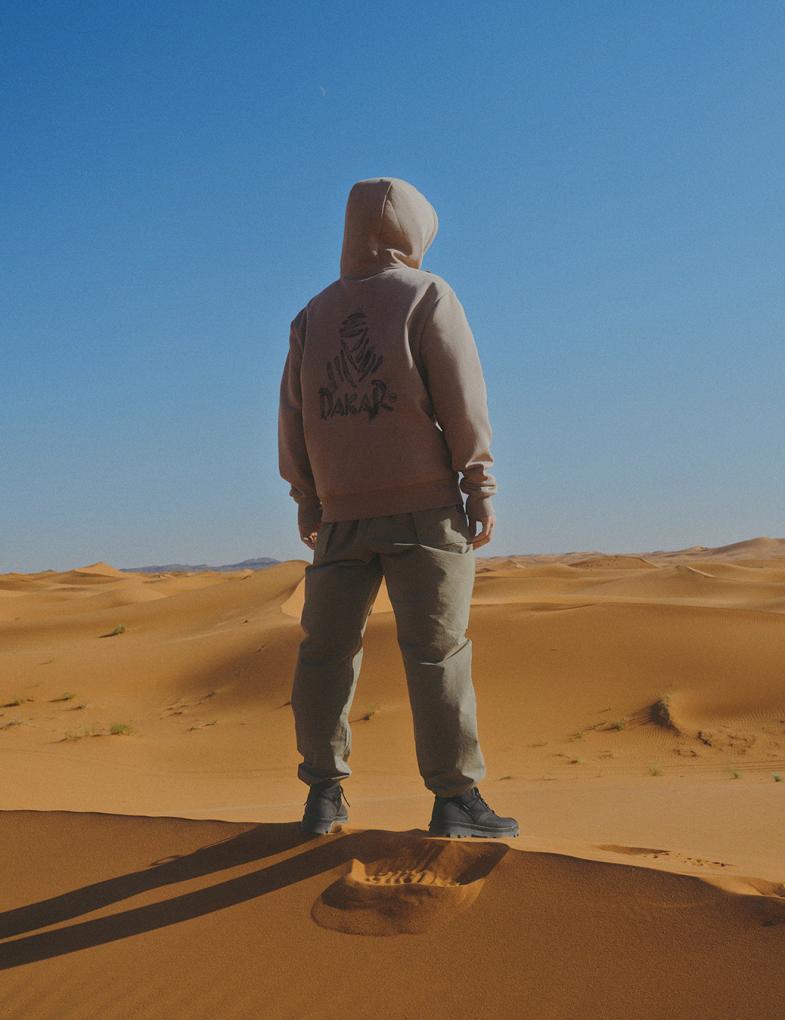 Чоловіча толстовка на блискавці з великим принтом Dakar на спині пісочна - Зображення 7