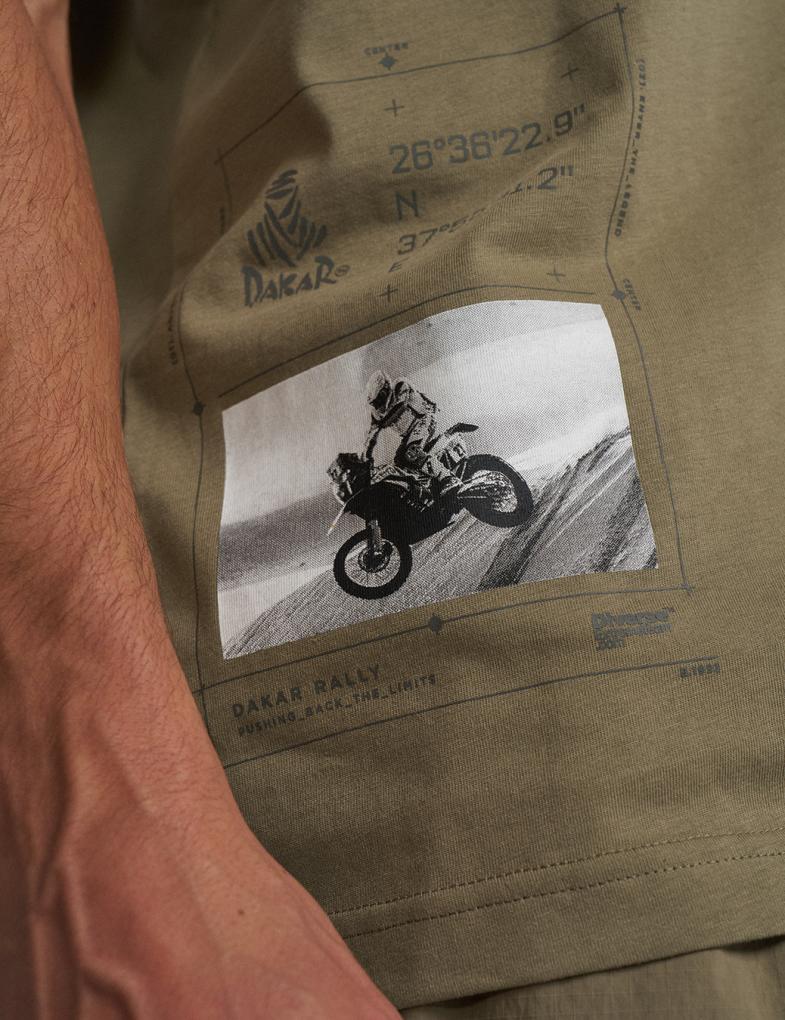 Чоловіча футболка з принтами Dakar Rally світла хакі - Зображення 4