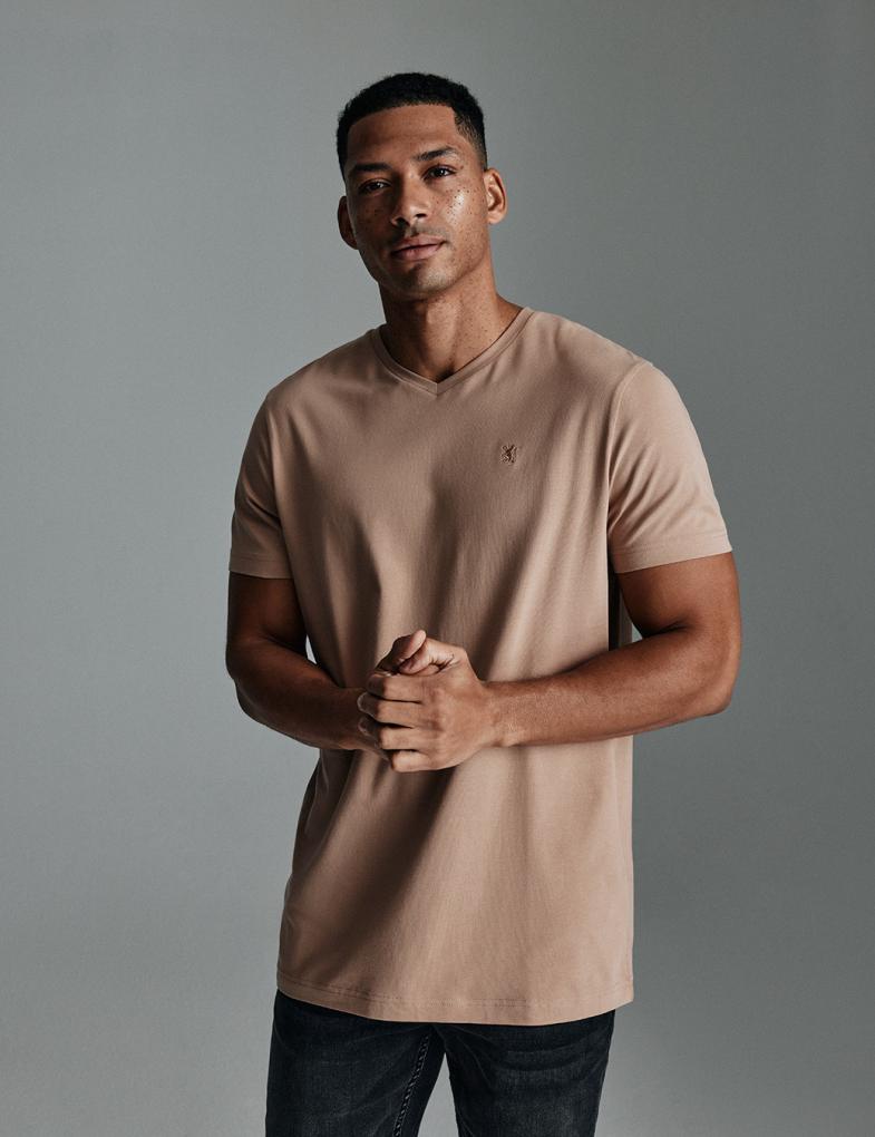Мужская приталенная футболка V NECK 251 бежевая