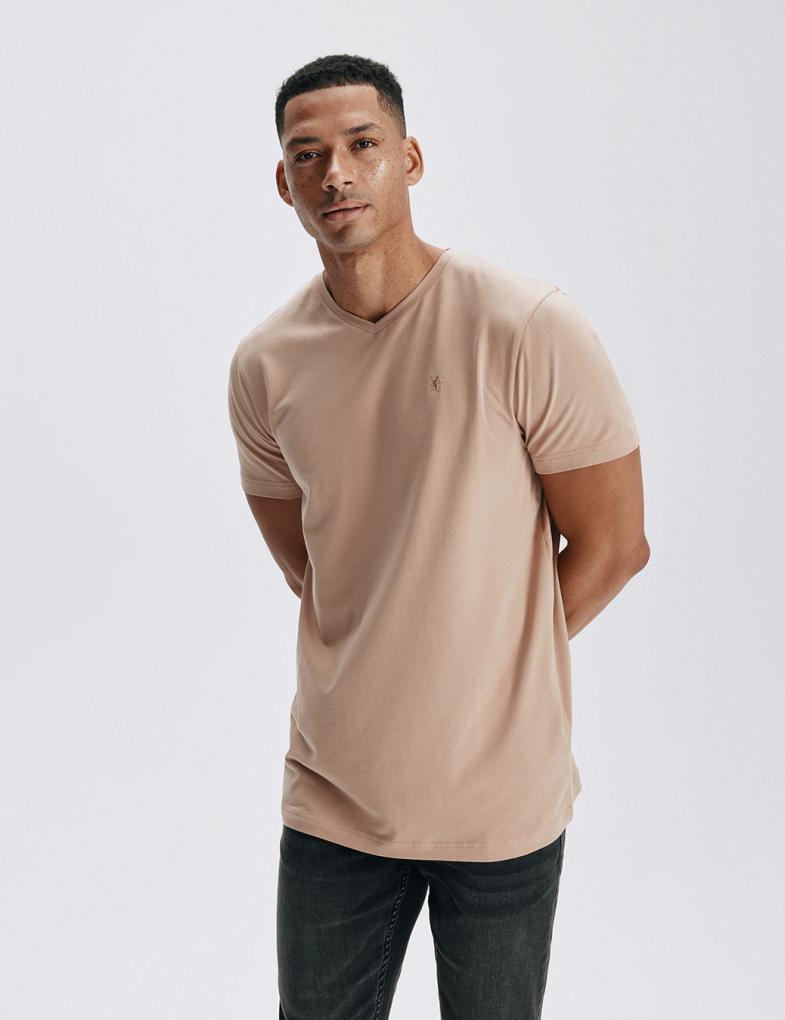 Мужская приталенная футболка V NECK 251 бежевая — изображение 2