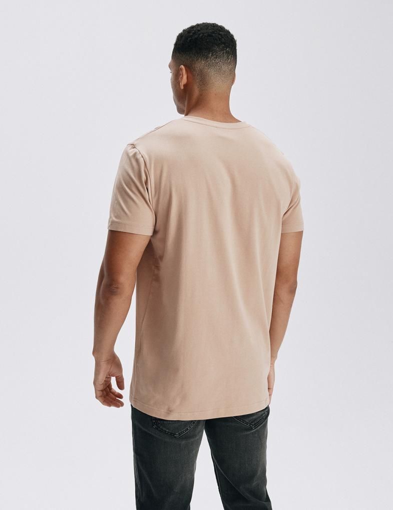 Мужская приталенная футболка V NECK 251 бежевая — изображение 3