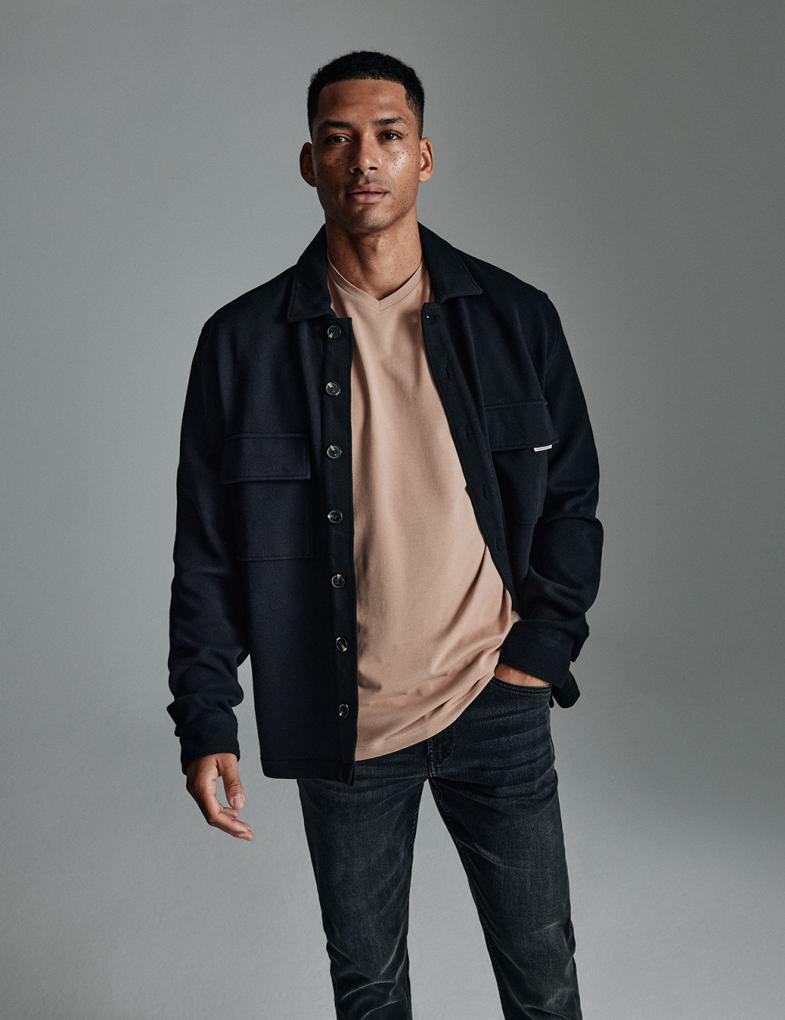 Мужская приталенная футболка V NECK 251 бежевая — изображение 5