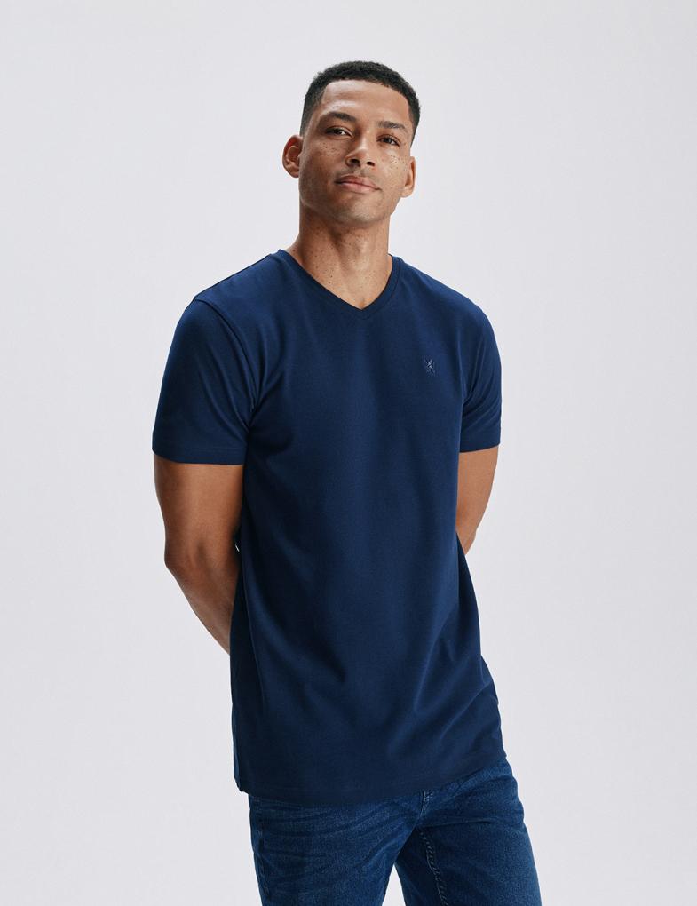 Чоловіча приталена футболка V NECK 251 синя