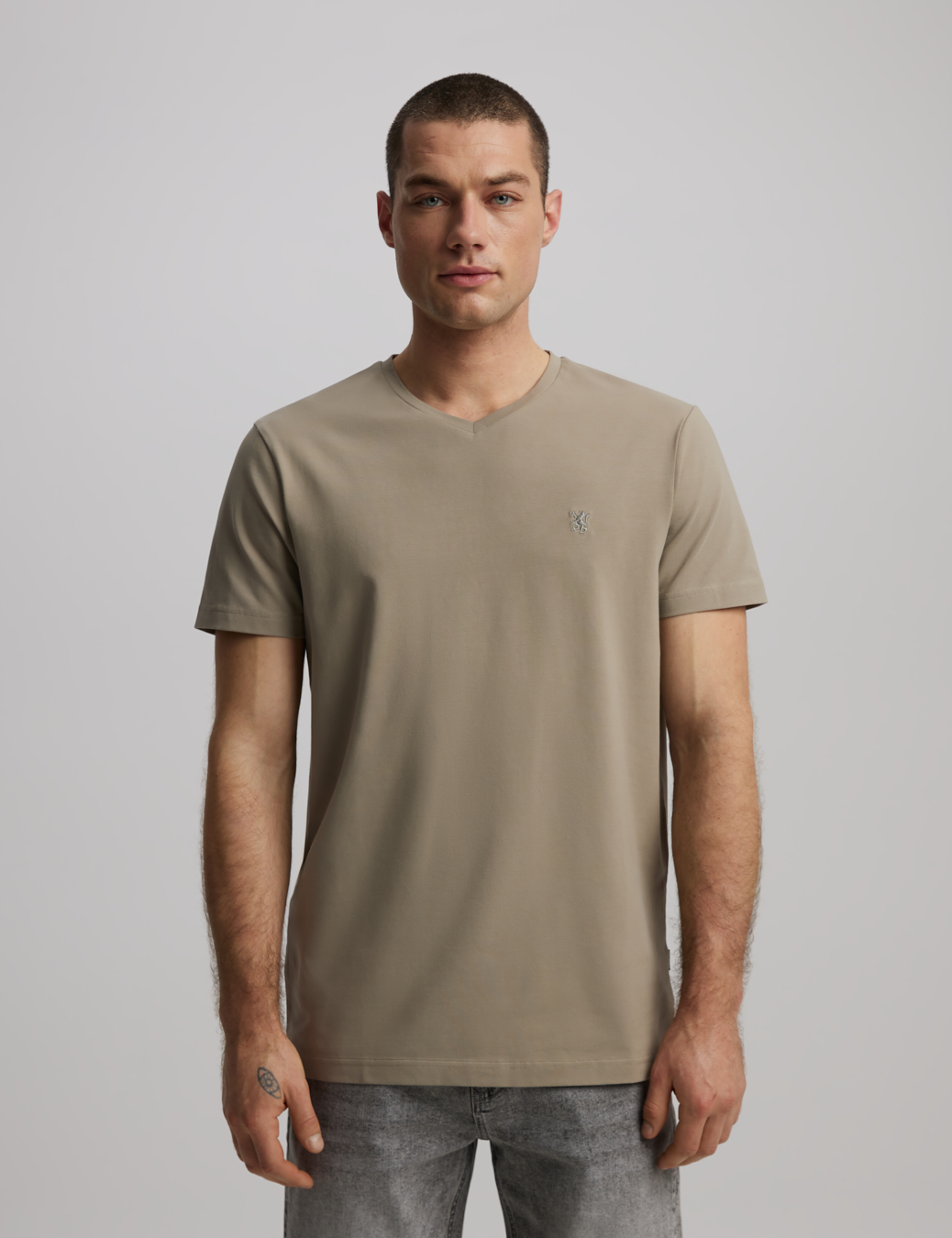 Футболка чоловіча V NECK 252 з V-подібним вирізом хакі