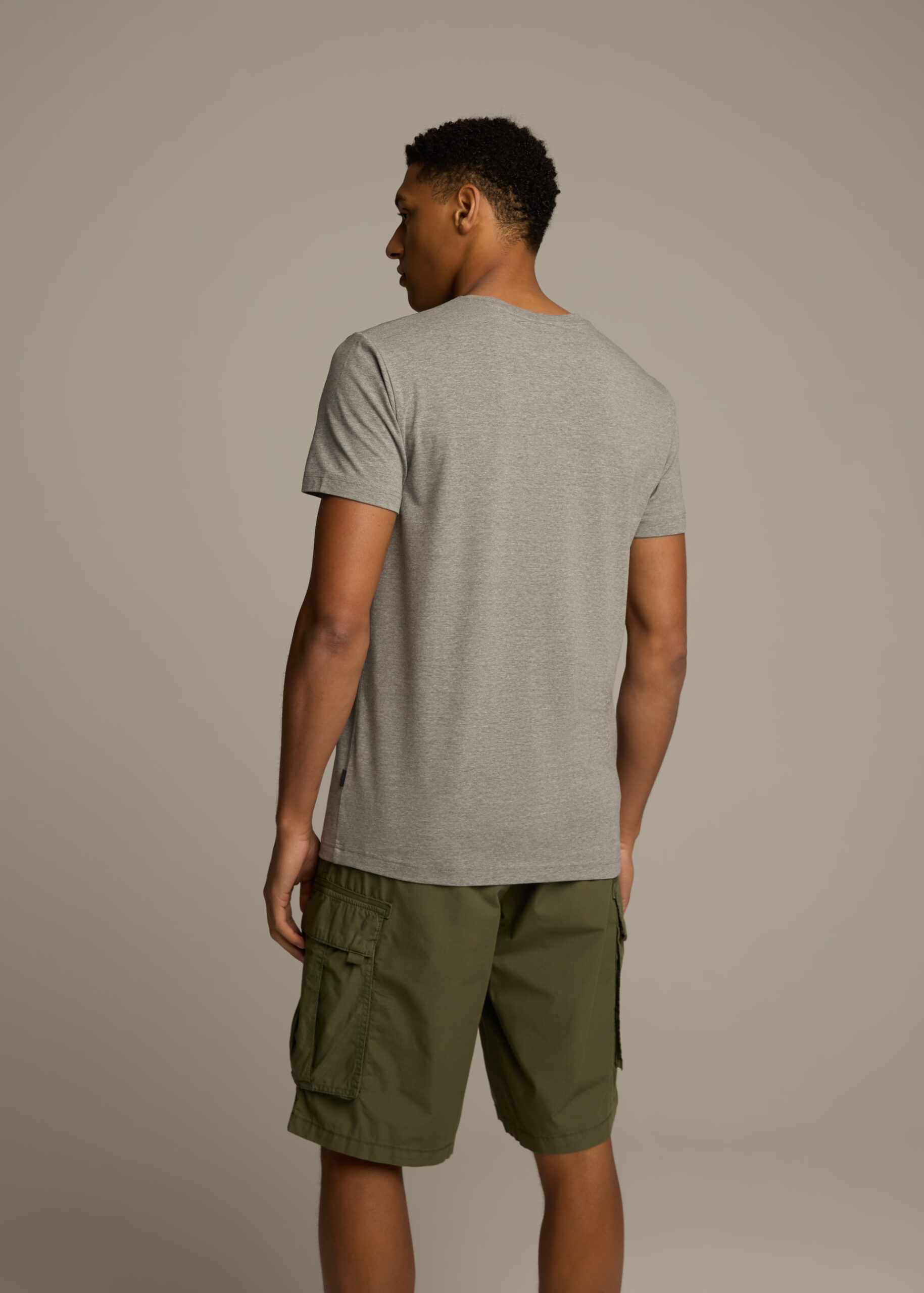 Футболка V NECK 253 мужская с v-образным вырезом серый меланж — изображение 3